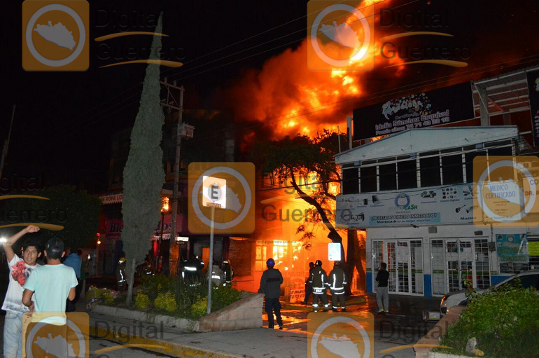 Se-incendia-conocida-tienda-de-ropa-en-Chilpancingo-2.png