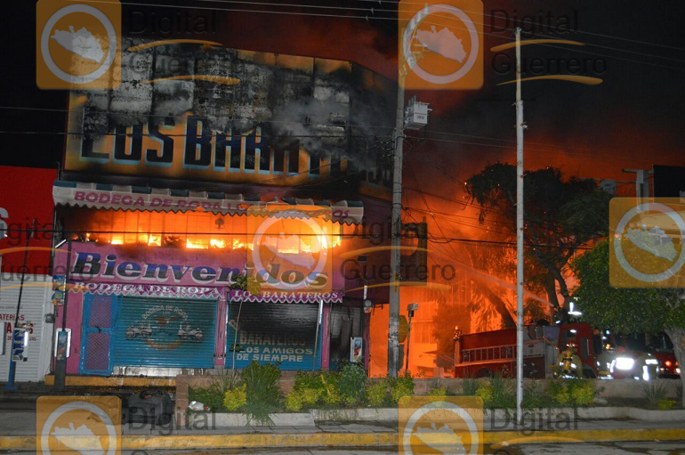 Se-incendia-conocida-tienda-de-ropa-en-Chilpancingo-3.png