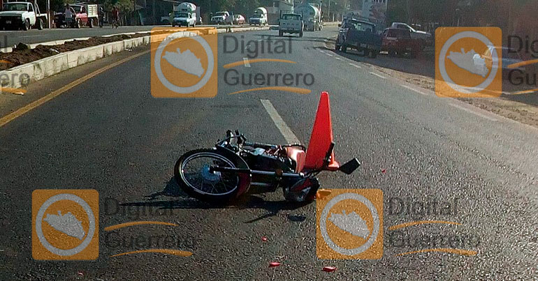 Camioneta arrolla a un motociclista en San Marcos - Digital Guerrero