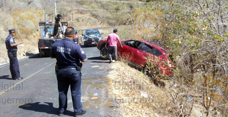 Vuelca camioneta en la carretera Iguala-Teloloapan; resultó ilesa su ... - Digital Guerrero