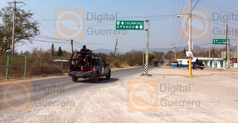 Bloquean entradas y salidas de Tixtla para exigir justicia para abogado asesinado