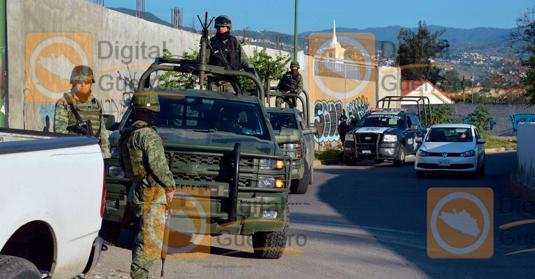 Dejan a 2 hombres torturados y muertos frente a Semefo en Chilpancingo