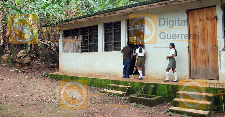 Alumnos de telesecundaria de El Charco toman clases en salones ... - Digital Guerrero