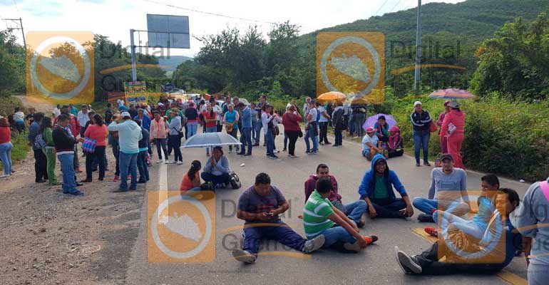 Queman autobús en nuevo libramiento a Tixtla Queman autobús en nuevo libramiento a Tixtla