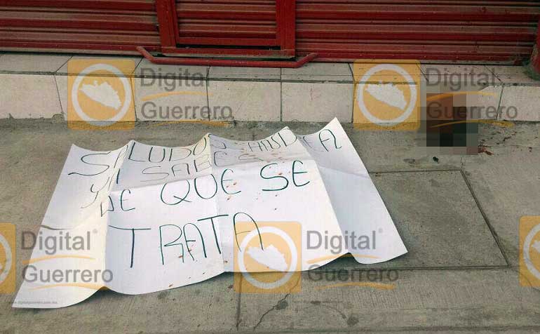 En Guerrero encuentran a mujer degollada y bebé viva en una hielera