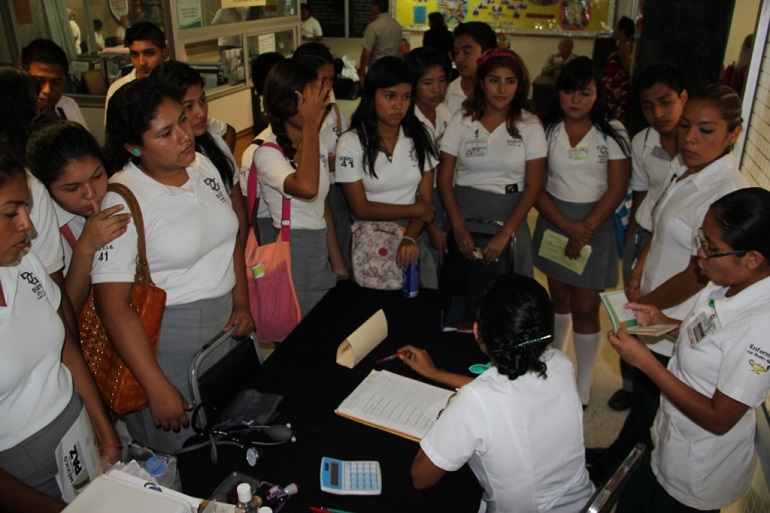 Resultado de imagen para fotos estudiantes en escuelas de guerrero